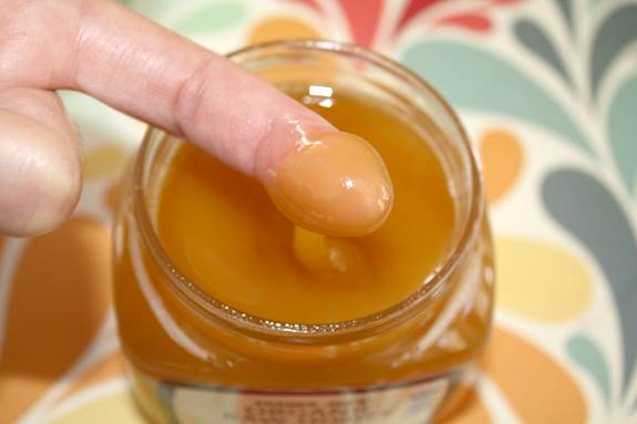 Description: After warming your skin, apply raw honey on it.