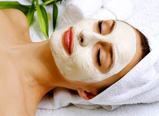 Description: Use facial mask regularly to keep your skin moisturized