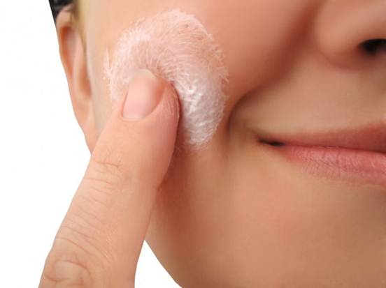 Description: Apply a moisturizer with SPF 15 or more while your skin is still wet