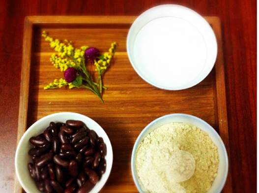 Having a shower and massaging the whole body with red bean flour are very effective on bringing up and brightening the skin.