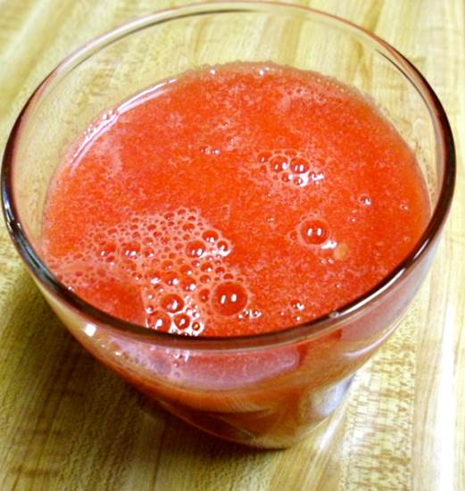 Mix 1 teaspoon of watermelon juice with 1 teaspoon of honey.
