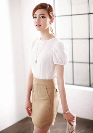 Beige which is familiar with officers will not be bored by unique pocket lids.