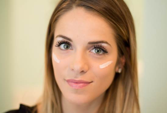 Description: Highlighter is used to brighten your face, making it look more radiant and plump, also make your nose bridge taller.