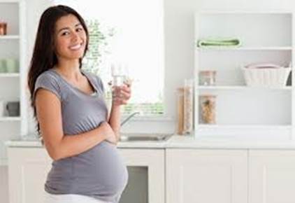 Pregnant women should drink 2-2.5 liters of water a day.