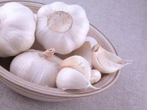 Garlic helps prevent breast, colon, esophagus and stomach cancer.