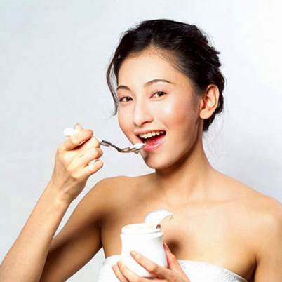 A glass of yoghurt can provide you with 30% calcium and 20% vitamin D that are essential in day.