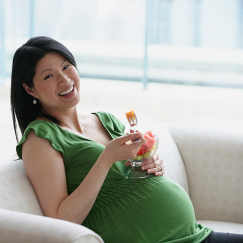 In summer, pregnant women should choose fresh, frugal foods such as lean meat, egg, tofu, vegetable and fruit.