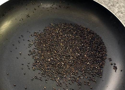 When the sesame seeds start popping, lower the heat.

