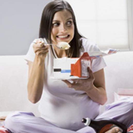 At the first stage of pregnancy, pregnant women should gain only from 1.5-2kg.