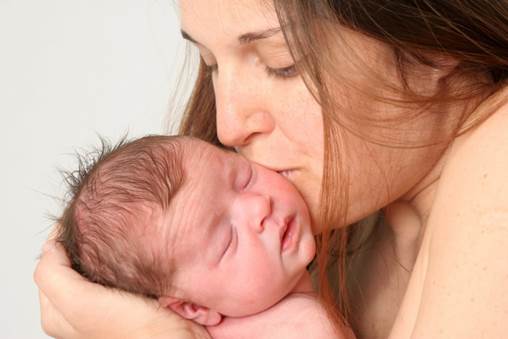 The women who hug their babies after giving birth can do the breastfeeding better than the ones who don’t.