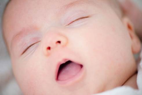 You can count breathing rate of babies in a whole minute to know that babies breathe quickly or not.