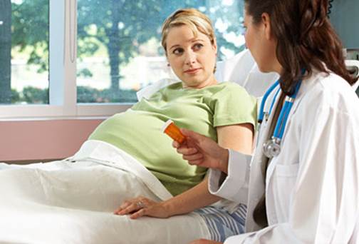Pregnant women should provide vitamins before and during pregnancy.