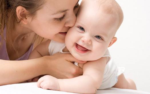 Embracing and massaging for baby every day will help mother and baby connect love string.