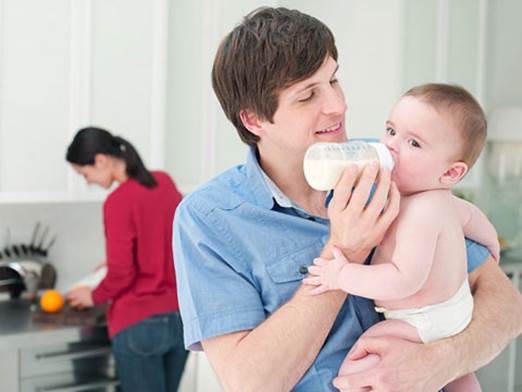 Nutritious experts advise parents not to mix milk with mineral water.