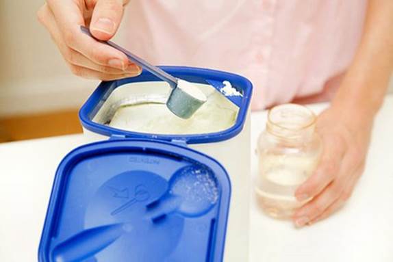 Many parents don’t know whether using mineral water to mix milk is harmful or harmless.