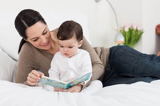 Reading story for babies to hear is a way that makes them easy to sleep.