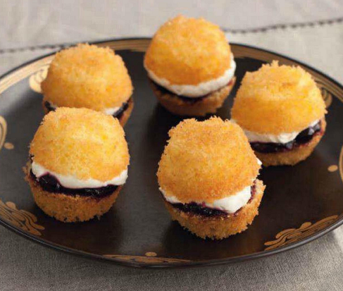 Description: Victoria sponge whoopies