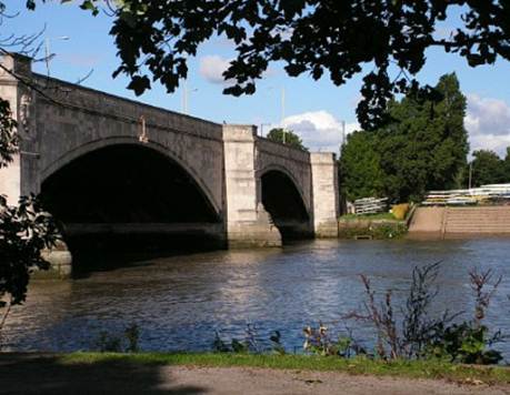 Description: A Chiswick Bridge in London