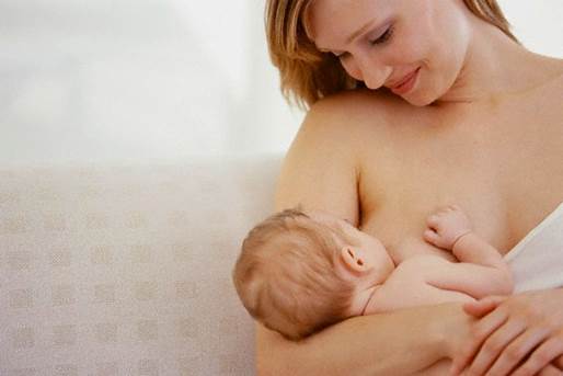 Before breastfeeding, nipples must be clean by a clean towel and squeeze out some first milk drops.