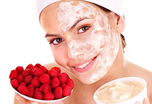 The thick cover of mask will prevent process of water evaporating on surface of skin.