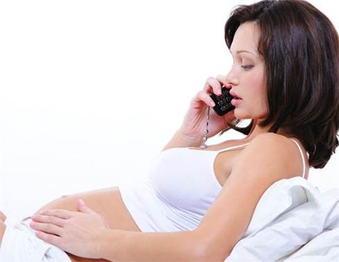 Doctors advise pregnant women to reduce time for using cellphone with minimum level to ensure the development of fetus.