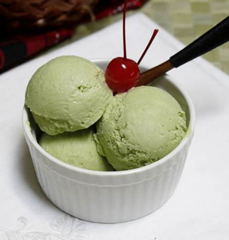 Avocado can be eaten directly or processed into many different dishes such as avocado cream.