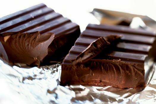 Enjoying black chocolate every day will be an intelligent strategy for you to lose weight.
