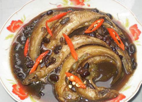 Catfish that is cooked with black bean is good for blood and induce menstrual flow.