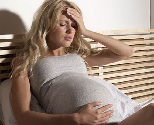 Pregnant women should see doctors when having fever.