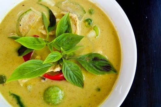 Description: Green chicken curry soup