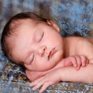 Description: A few hours after being born, babies’ hands and feet may be rather pale.