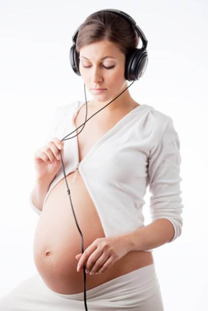 Let fetuses listen to music is very good but, pregnant women need to choose the right one that is suitable to both mother and child in order not to make it counterproductive.