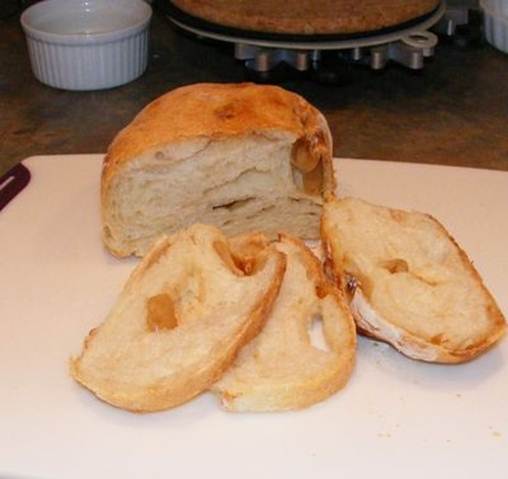 Description: 2. Cut bread into 0,75cm-thiick slices