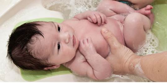 After taking a bath with water of leaves, mothers also bathe babies with warm water to washout flour of leaves.