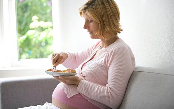 When pregnant, women shouldn’t have a thought of eating for 2.