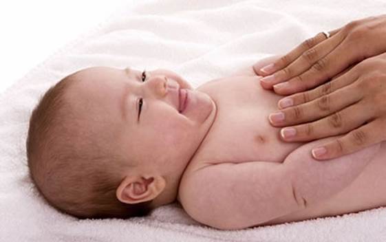 The best time to massage belly for children is after babies eat about 1 hour.
