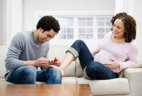Description: Pregnant women should manicure in airy place to avoid breathe much chemicals.