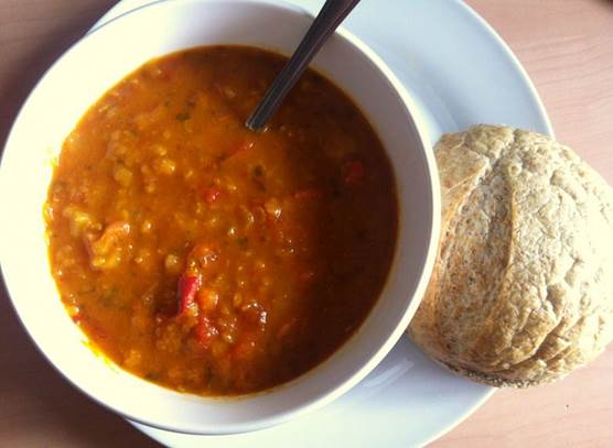 Lentil soup with whole-meal roll