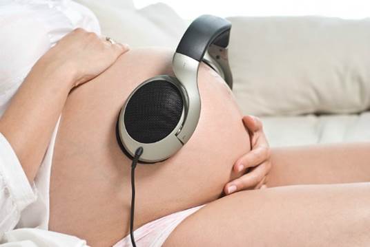 A research showed that when mothers and fetuses listening to a song together, especially when mothers in good moods, fetuses will get into the song and that song can ease them.