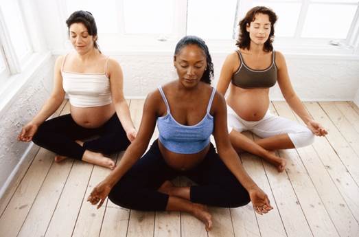 Yoga can bring benefits to pregnant women and their fetuses.