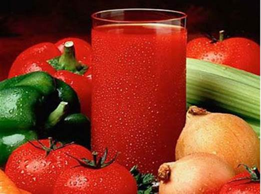 Tomato not only stops you from harmful beams from computers and dust in the atmosphere but also makes your skin get fresh and oxidize.