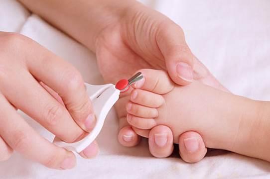 how to cut newborn baby nails