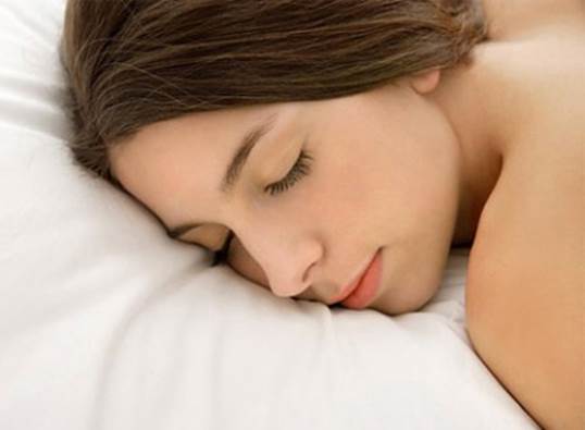 Sleeping with a face down or bending the body when sleeping tends to cause breathlessness.