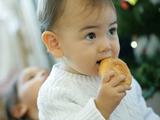 Children that are cutting their teeth can eat crispy biscuits.