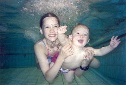 Description: You totally can teach your baby how to swim when he/she gets 6 months old.