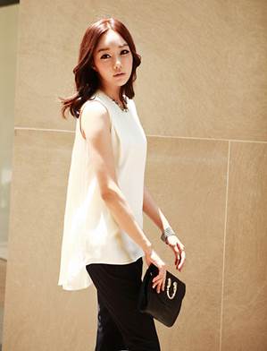 Long chiffon shirt is stylized with pleated array at back enhance elegance for wearers. 