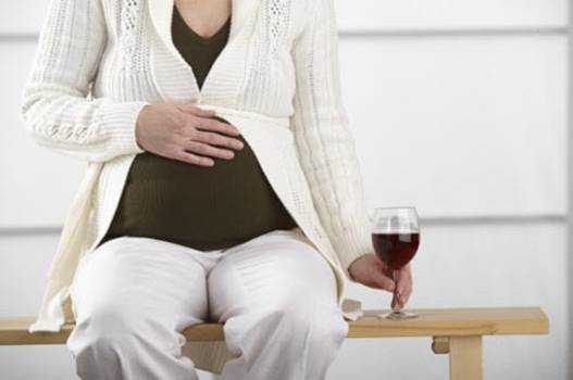 Alcohol and tobacco can make pregnant women have complication at birth