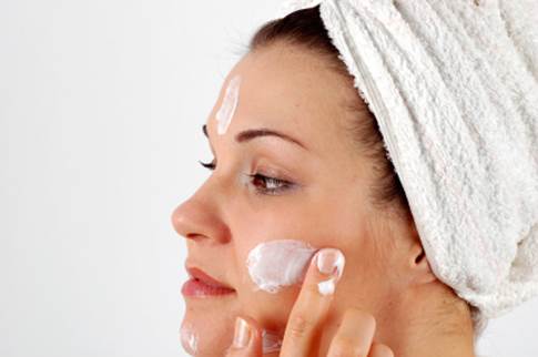 Description: If you have dry skin, moisturize your face with a mild, oil-free moisturizer.