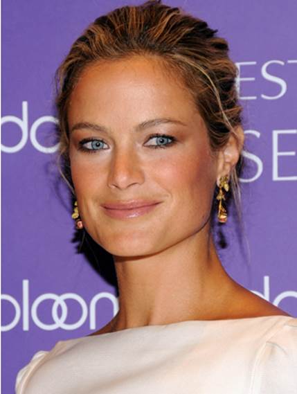 Description: Applying blushers is very important, remember to choose bold colors